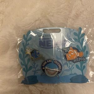Disney Nemo booster pin set